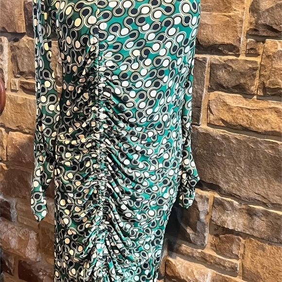 Eloquii Green Asymmetrical V-Neck Bodycon Dress with Ruching - Picture 2 of 3